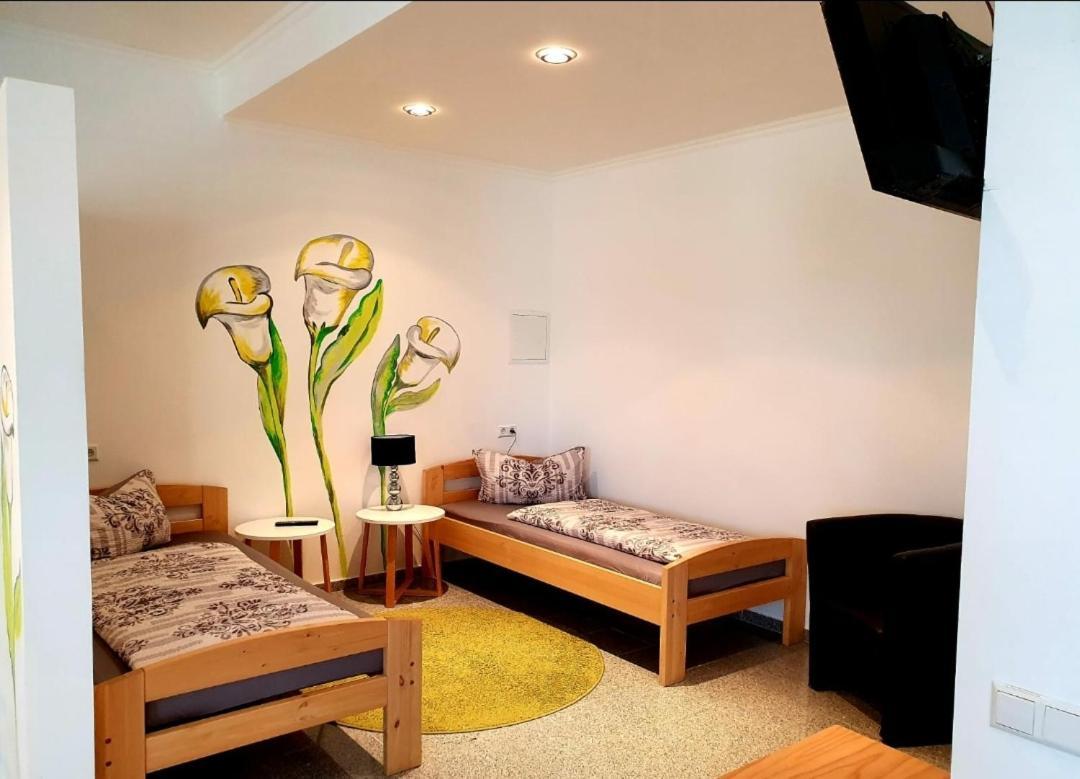 Gaesteappartements Bierfaessl Sinsheim Buitenkant foto